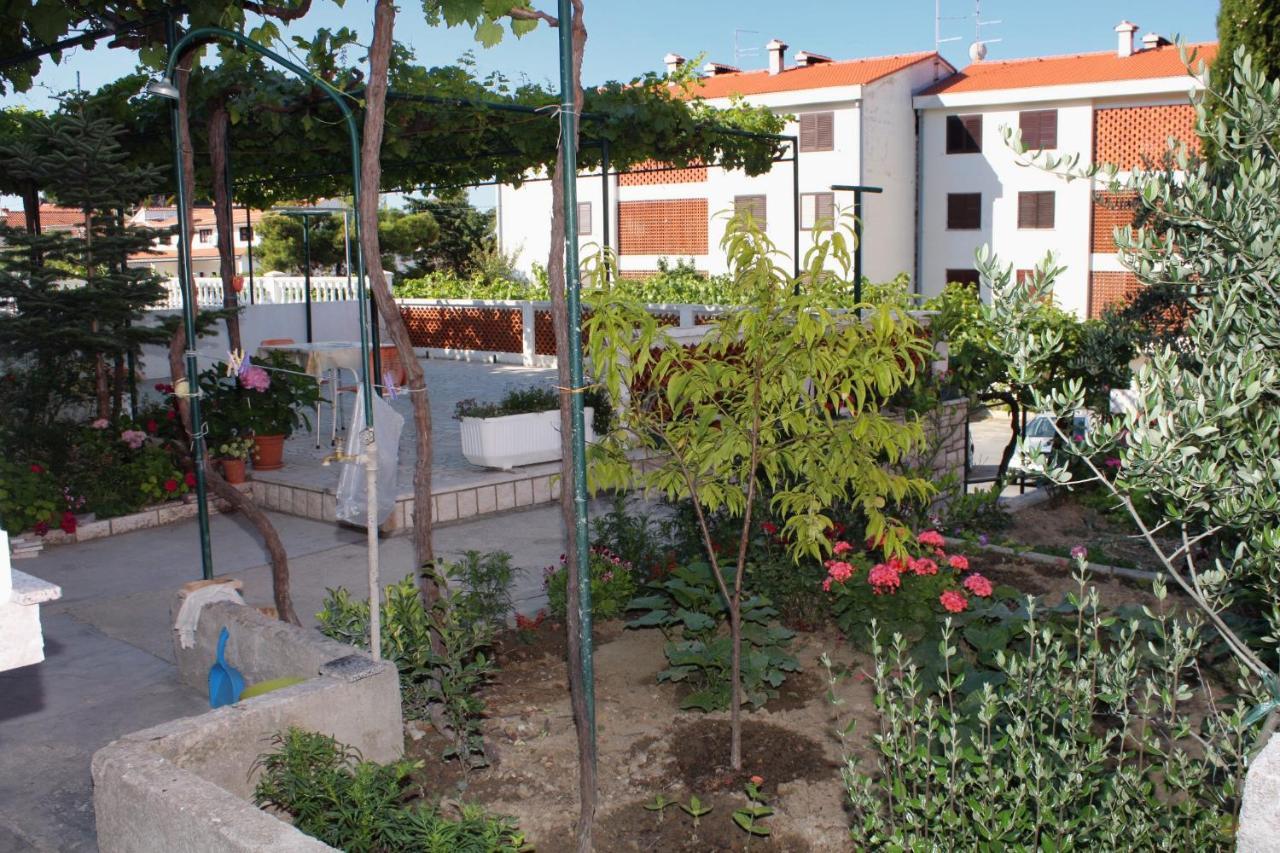Apartments And Rooms With Parking Space Palit, Rab - 5061 Buitenkant foto